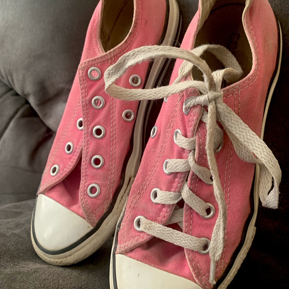 Pink converse girls